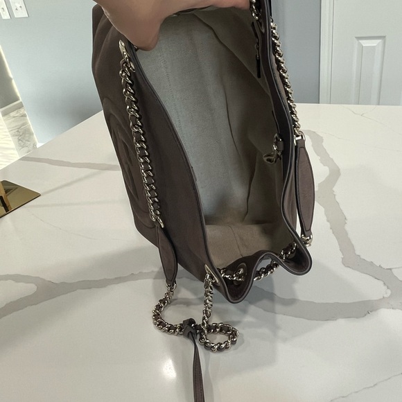 Classic Gucci Suede Leather Soho Medium in Taupe color. - Picture 6 of 16